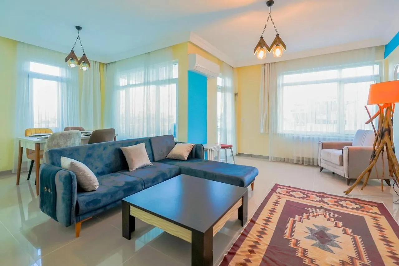 Central And Comfy Flat With Balcony In Muratpasa 安塔利亚